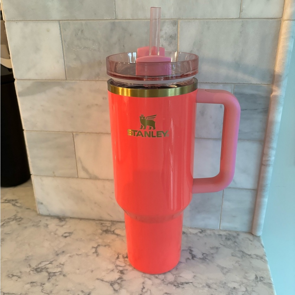 Beautiful sold out pink Stanley limited edition 2024 style
